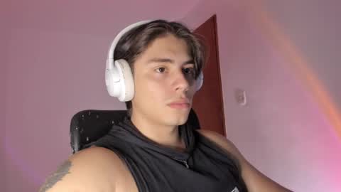 Snapshot of gio_russo chatting on April 6, 12:52 am GioRusso online show from April 6, 12:52 am