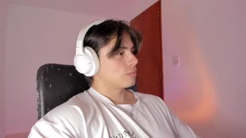 Snapshot of gio_russo chatting on April 6, 6:31 pm GioRusso online show from April 6, 6:31 pm