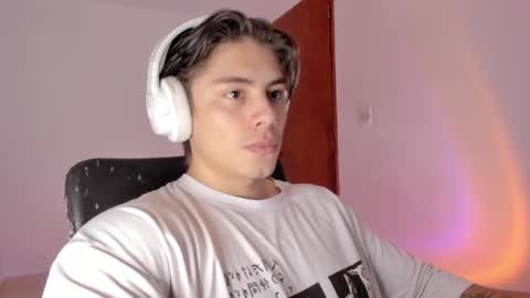 Snapshot of gio_russo chatting on April 7, 4:07 pm GioRusso online show from April 7, 4:07 pm