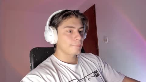 Snapshot of gio_russo chatting on April 11, 1:43 am GioRusso online show from April 11, 1:43 am