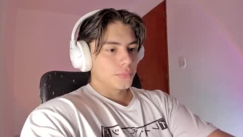 Snapshot of gio_russo chatting on April 11, 2:54 pm GioRusso online show from April 11, 2:54 pm