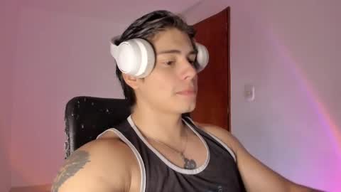 Snapshot of gio_russo chatting on April 12, 8:58 pm GioRusso online show from April 12, 8:58 pm