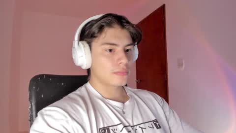 Snapshot of gio_russo chatting on April 16, 5:25 pm GioRusso online show from April 16, 5:25 pm