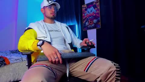 GIOMAR REYES online show from January 12, 4:00 am