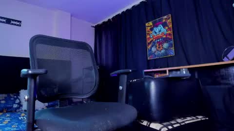 GIOMAR REYES online show from April 25, 6:38 am