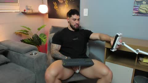Snapshot of giorgio_leone2 chatting on June 5, 12:39 am Giorgio leone online show from June 5, 12:39 am