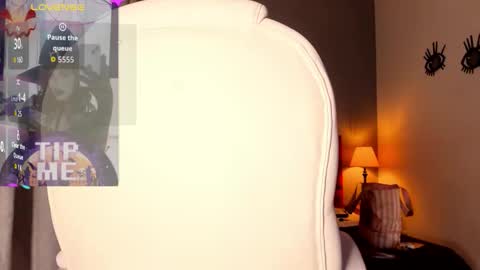 Snapshot of giovanna_oliveira chatting on November 2, 7:22 am Giovanna online show from November 2, 7:22 am