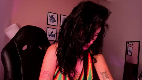 Snapshot of giovanna_oliveira chatting on November 10, 10:14 am Giovanna online show from November 10, 10:14 am