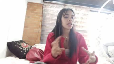 giovanna_oliveria online show from July 8, 9:30 pm