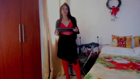 Girasol Walton online show from December 10, 3:33 pm