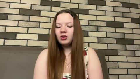girl_cute07 online show from May 30, 8:39 pm