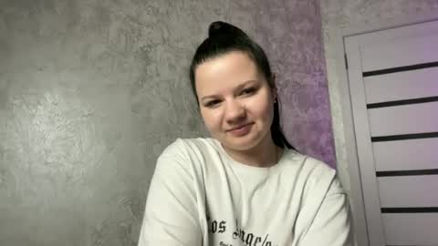 girl_cute07 online show from June 13, 9:02 pm