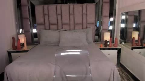 GIRL GRAY online show from July 10, 8:11 pm