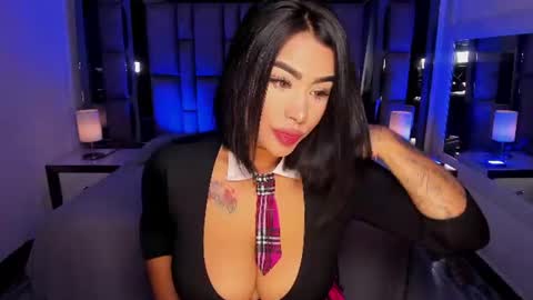 GIRL GRAY online show from July 19, 1:37 pm