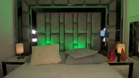 GIRL GRAY online show from July 28, 7:39 pm