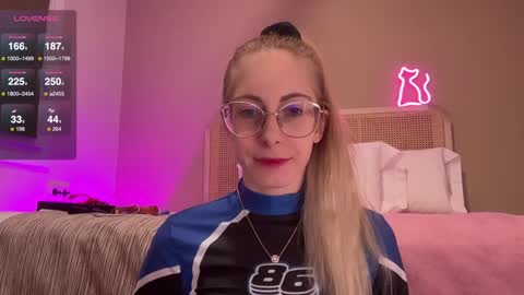 Nikki online show from December 18, 5:00 pm