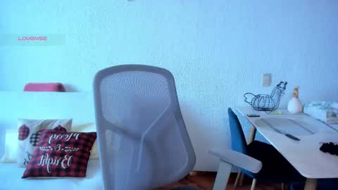 girl_inline online show from December 21, 9:22 pm