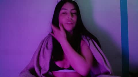 Snapshot of girl_marvel1 chatting on June 14, 5:20 am Alejandra online show from June 14, 5:20 am