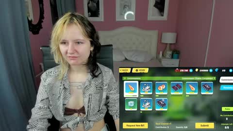 Snapshot of girl_next_doorr chatting on January 7, 12:52 pm girl_next_doorr online show from January 7, 12:52 pm
