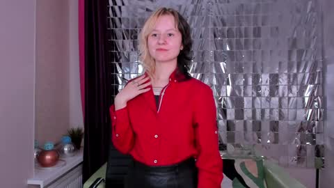 Snapshot of girl_next_doorr chatting on January 9, 3:55 pm girl_next_doorr online show from January 9, 3:55 pm
