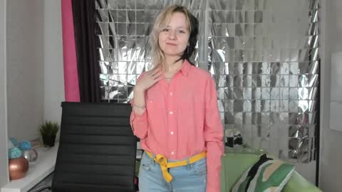 Snapshot of girl_next_doorr chatting on January 21, 11:35 am girl_next_doorr online show from January 21, 11:35 am