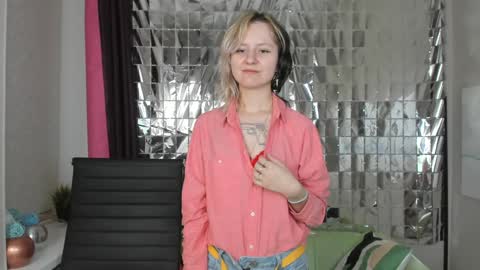 Snapshot of girl_next_doorr chatting on January 21, 2:37 pm girl_next_doorr online show from January 21, 2:37 pm