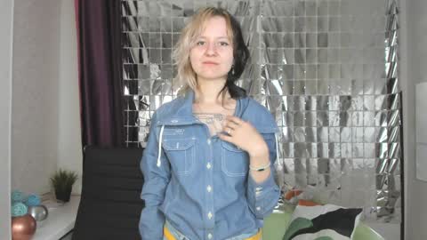 Snapshot of girl_next_doorr chatting on January 22, 12:06 pm girl_next_doorr online show from January 22, 12:06 pm