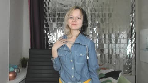 Snapshot of girl_next_doorr chatting on January 22, 3:07 pm girl_next_doorr online show from January 22, 3:07 pm