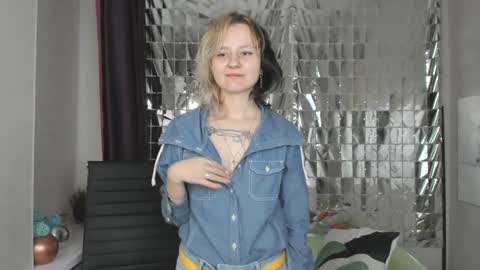 Snapshot of girl_next_doorr chatting on January 22, 6:10 pm girl_next_doorr online show from January 22, 6:10 pm