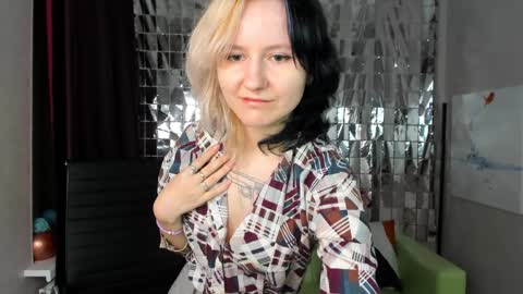 Snapshot of girl_next_doorr chatting on January 25, 3:20 pm girl_next_doorr online show from January 25, 3:20 pm