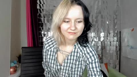 Snapshot of girl_next_doorr chatting on January 26, 6:06 pm girl_next_doorr online show from January 26, 6:06 pm