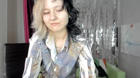 Snapshot of girl_next_doorr chatting on January 28, 12:54 pm girl_next_doorr online show from January 28, 12:54 pm