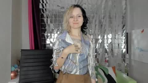Snapshot of girl_next_doorr chatting on January 28, 4:41 pm girl_next_doorr online show from January 28, 4:41 pm