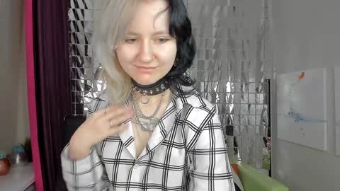 Snapshot of girl_next_doorr chatting on February 1, 12:26 pm girl_next_doorr online show from February 1, 12:26 pm