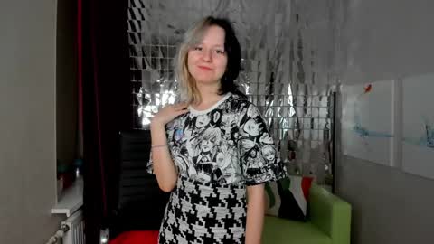 Snapshot of girl_next_doorr chatting on February 4, 5:01 pm girl_next_doorr online show from February 4, 5:01 pm