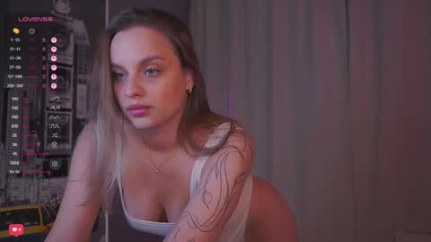 Snapshot of girl_peach_ chatting on October 31, 7:37 pm Kate online show from October 31, 7:37 pm