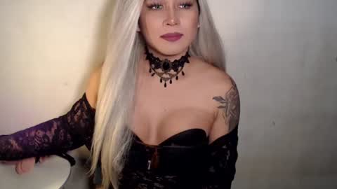 Snapshot of girl_seductionxoxo chatting on July 23, 5:05 am Nica online show from July 23, 5:05 am