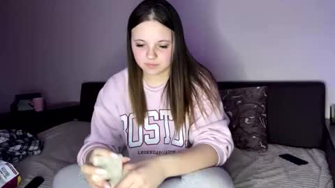 Snapshot of girl_shy07 chatting on April 10, 5:28 pm girl_shy07 online show from April 10, 5:28 pm
