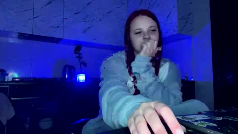 Snapshot of girl_shy07 chatting on April 16, 9:39 pm girl_shy07 online show from April 16, 9:39 pm