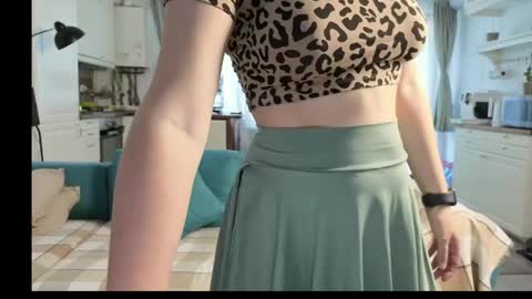 Snapshot of girlfrend10 chatting on October 14, 1:45 pm Girlfriend online show from October 14, 1:45 pm