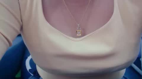 Snapshot of girlhanoi chatting on February 13, 3:35 am girlhanoi online show from February 13, 3:35 am