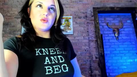 Snapshot of girlnamedcheese chatting on January 20, 10:15 pm Cheese online show from January 20, 10:15 pm