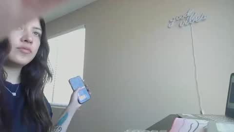 Snapshot of girlnextdoor702 chatting on May 6, 5:51 pm Jasmine online show from May 6, 5:51 pm