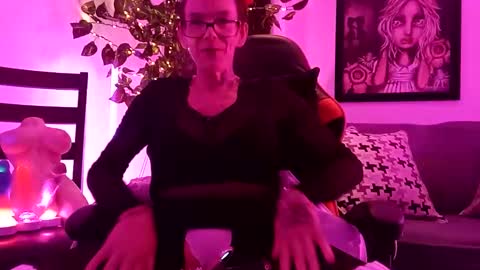 Snapshot of girls227445638252 chatting on May 28, 6:00 am girls227445638252 online show from May 28, 6:00 am