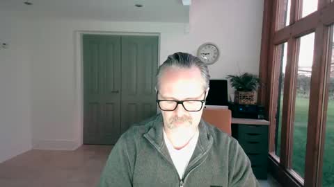 girlsandbikes online show from December 30, 4:08 pm