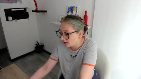 Maze    Thumbs up online show from November 1, 4:20 pm