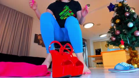 GIRLSQUIRTS  FOLLOW ME online show from December 23, 4:01 am