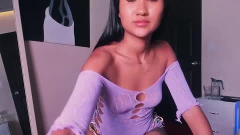 girlytiny online show from April 30, 6:53 am