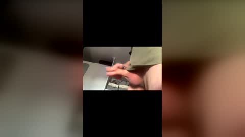 Snapshot of girthycock36 chatting on March 18, 6:49 am girthycock36 online show from March 18, 6:49 am