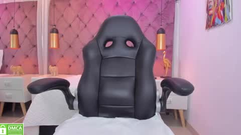 GISELA online show from December 9, 3:33 pm